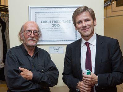 Am 6. Oktober 2015 fand die Eröffnung des Erich Fried Tage-Literaturfestivals „Facts and Fiction“ im Akademietheater statt. Im Bild Kunst- und Kulturminister Josef Ostermayer (r.).