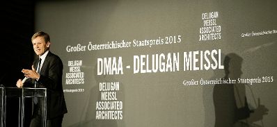 Am 8. Oktober 2015 lud Kunst- und Kulturminister Josef Ostermayer (im Bild) zur Verleihung des Großen Österreichischen Staatspreises 2015 an Elke Delugan-Meissl und Roman Delugan im Gartenbaukino ein.