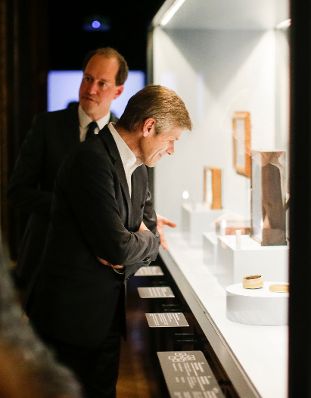 Am 19. Oktober 2015 eröffnete Kunst- und Kulturminister Josef Ostermayer (r.) die Ausstellung Joseph Cornell im Kunsthistorischen Museum. Im Bild mit dem Kurator Jasper Sharp (l.).