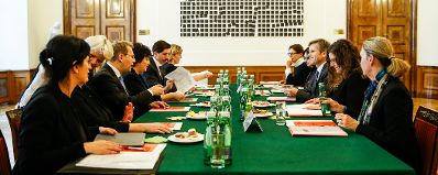 Am 21. Oktober 2015 empfing Kunst- und Kulturminister Josef Ostermayer die slowenische Kulturministerin Julijana Bizjak Mlakar zu einem Arbeitsgespräch im Palais Dietrichstein.