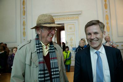 Am 26. Oktober 2015 empfing Kanzleramtsminister Josef Ostermayer im Rahmen des Nationalfeiertages Besucherinnen und Besucher im Bundeskanzleramt.