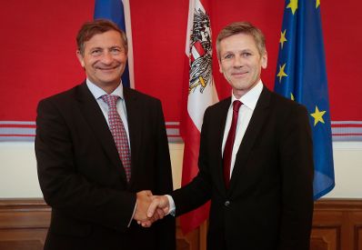 Am 11. November 2015 empfing Kanzleramtsminister Josef Ostermayer (r.) den slowenischen Außenminister Karl Viktor Erjavec (l.) zu einem Arbeitsgespräch.