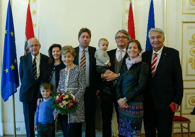 Am 10. Februar 2016 fand im Bundeskanzleramt die Überreichung von Ehrenzeichen durch Kunst- und Kulturminister Josef Ostermayer statt.