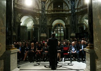 Am 7. März 2016 eröffnete Kunst- und Kulturminister Josef Ostermayer die Ausstellung "Feste feiern" im Kunsthistorischen Museum.