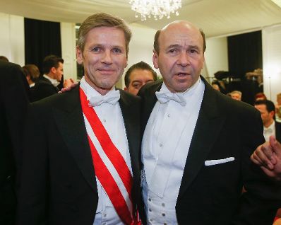 Am 4. Februar 2016 besuchte Kanzleramtsminister Josef Ostermayer (l.) den Wiener Opernball. Im Bild mit Staatsoperndirektor Dominique Meyer (r.).