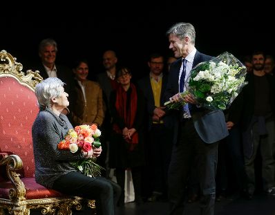 Am 8. Februar 2016 besuchte Kunst- und Kulturminister Josef Ostermayer (r.) die Festvorstellung "Neunundsiebzig plus eins" anlässlich Elisabeth Orths (l.) Geburtstag im Akademietheater.