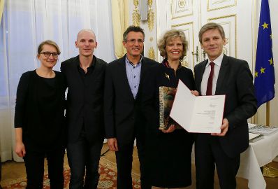 Am 26. Februar 2016 überreichte Kunst- und Kulturminister Josef Ostermayer die Staatspreise „Schönste Bücher Österreichs 2015“ im Bundeskanzleramt.
