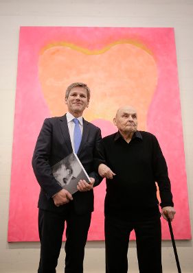 Am 8. März 2016 eröffnete Kunst- und Kulturminister Josef Ostermayer (l.) die Ausstellung des Künstlers Oswald Oberhuber (r.) im 21er Haus.