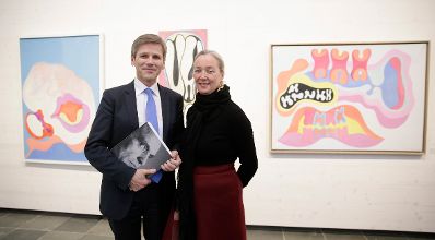Am 8. März 2016 eröffnete Kunst- und Kulturminister Josef Ostermayer (l.) die Ausstellung des Künstlers Oswald Oberhuber im 21er Haus. Im Bild mit der Belvedere-Direktorin Agnes Husslein-Acor (r.).