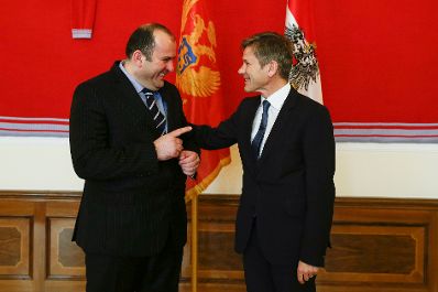 Am 21. April 2016 empfing Kunst- und Kulturminister Josef Ostermayer (r.) den montenegrinischen Kulturminister Pavle Goranović (l.) zu einem Arbeitstreffen.