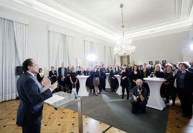 Am 21. Oktober 2019 präsentierte Bundeskanzlerin Brigitte Bierlein gemeinsam mit Bundesminister Alexander Schallenberg (l.) die Kunst im Bundeskanzleramt.