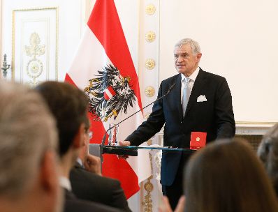 Am 28. Oktober 2019 überreichte Bundesminister Alexander Schallenberg das Große Ehrenzeichen für Verdienste um die Republik Österreich an Thomas Schäfer-Elmayer (im Bild).