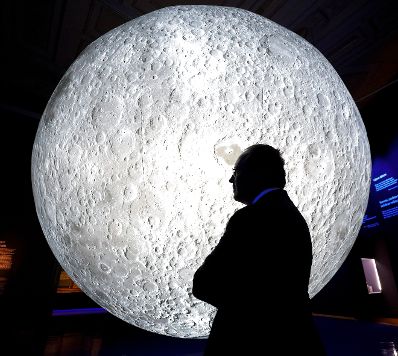 Am 29. Oktober 2019 eröffnete Bundesminister Alexander Schallenberg (im Bild) die Ausstellung "Der Mond. Sehnsucht, Kunst und Wissenschaft" im Naturhistorisches Museum.