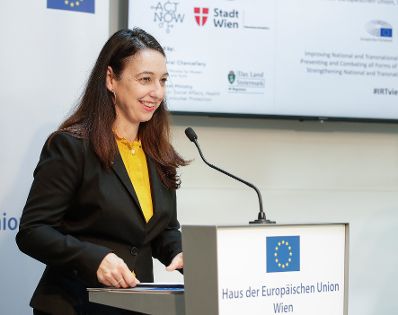 Am 27. September 2019 eröffnete Bundesministerin Ines Stilling (im Bild) den Internationalen ExpertInnen Round Table der Regionalinitiative des Instituts für den Donauraum und Mitteleuropa zur Bekämpfung von Menschenhandel.