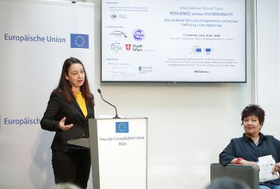 Am 27. September 2019 eröffnete Bundesministerin Ines Stilling (l.) den Internationalen ExpertInnen Round Table der Regionalinitiative des Instituts für den Donauraum und Mitteleuropa zur Bekämpfung von Menschenhandel.