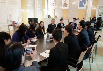 Am 27. September 2019 empfing Bundesministerin Ines Stilling (im Bild) eine Japanische Delegation im Bundeskanzleramt. Das INDEX Youth Programm hat es bereits mehreren Generationen von Jugendlichen ermöglicht, Österreich bzw. Japan kennen zu lernen.