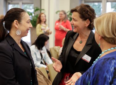 Am 12. Oktober 2019 eröffnete Bundesministerin Ines Stilling (l.) die internationale Jahreskonferenz „European Women's Management Development Network“ – einem Netzwerk von weiblichen Führungskräften in aller Welt mit etwa 150 Teilnehmerinnen aus Europa, Asien und den USA.