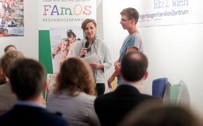 Am 23. Oktober 2019 besuchte Bundesministerin Ines Stilling das Regenbogenfamilienzentrum in Wien anlässlich des 2. Geburtstag.