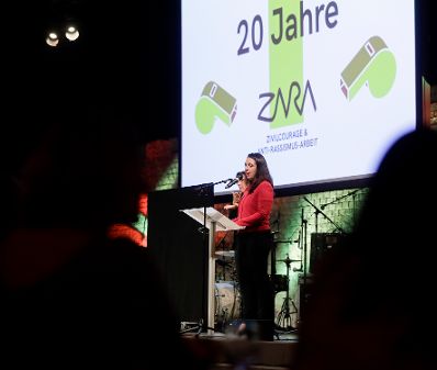 Am 26. Oktober 2019 eröffnet Bundesministerin Ines Stilling die Benefizveranstaltung anlässlich des 20-jährigen Bestehens des Vereins ZARA.