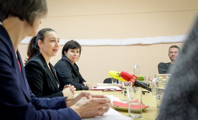 Am 20. November 2019 reiste Bundesministerin Ines Stilling (im Bild) anlässlich eines Bundesländertags nach Linz. Im Bild bei dem Besuch des autonomen Frauenzentrums gemeinsam mit der zuständigen Landesrätin Birgit Gerstorfer.