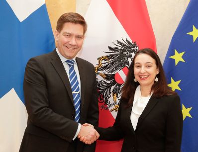 Am 21. November 2019 traf Bundesministerin Ines Stilling (r.) im Rahmen des EU-Ratsvorsitzes Finnlands mit Thomas Blomqvist (l.), Minister für nordische Zusammenarbeit und Gleichstellung der Republik Finnland, zu einem bilateralen Gespräch zusammen.