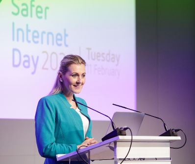Am 11. Februar 2020 eröffnete Bundesministerin Christine Aschbacher (im Bild) die Veranstaltung Safer Internet Tag bei A1.
