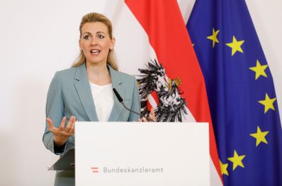 Am 20. März 2020 fand ein Pressestatement zu den Maßnahmen gegen die Krise im Bundeskanzleramt statt. Im Bild Bundesministerin Christine Aschbacher.