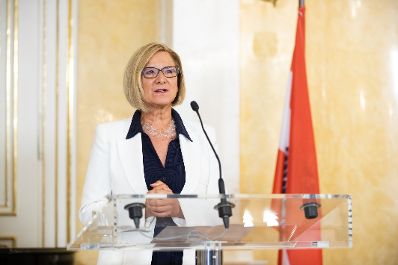 Am 3. Juli 2020 fand eine Pressekonferenz zu dem neuen Fördermodell, das mehr administratives Personal an den Schulen ermöglicht, statt. Im Bild die Landeshauptfrau von Niederösterreich Johanna Mikl-Leitner.