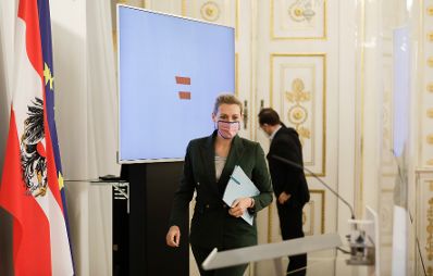Am 1. Dezember 2020 fand ein Pressestatement zu den Maßnahmen gegen die Krise im Bundeskanzleramt statt. Im Bild Bundesministerin Christine Aschbacher.