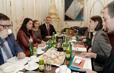 Am 14. Dezember 2016 empfing Staatssekretärin Muna Duzdar die serbische Ministerin für Verwaltung Ana Brnabić zu einem Arbeitsgespräch.