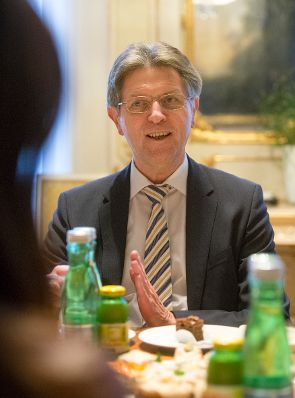 Am 14. Dezember 2016 empfing Staatssekretärin Muna Duzdar den deutschen Staatssekretär Klaus Vitt (im Bild) zu einem Arbeitsgespräch.