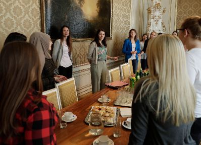 Am 27. April 2017 begrüßte Staatssekretärin Muna Duzdar (im Bild) Schülerinnen der HAK Gänserndorf zum Girls' Day im Bundeskanzleramt.