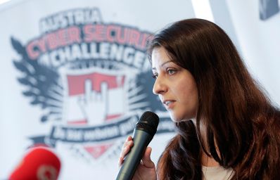 Am 8. Mai 2017 nahm Staatssekretärin Muna Duzdar (im Bild) am Pressegespräch zum Thema Cyber Security Challenge Austria 2017  Österreich sucht Nachwuchs-HackerInnen teil.