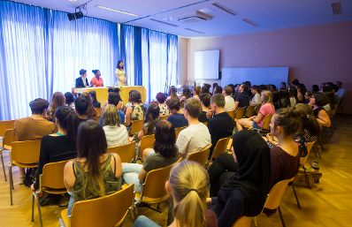 Am 2. Juni 2017 nahm Staatssekretärin Muna Duzdar an einer Diskussion zum Thema "#f26gegenHass" im GRG Franklinstraße 26 teil.