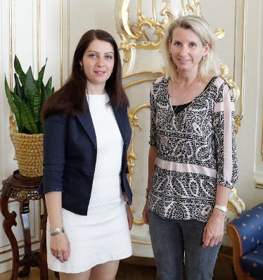 Am 12. Juni 2017 empfing Staatssekretärin Muna Duzdar (l.) die Geschäftsführerin der Wiener Tafel Alexandra Gruber (r.).