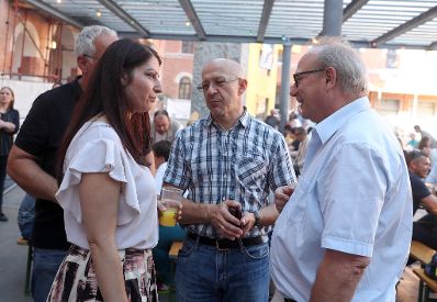 Am 14. Juni 2017 besuchte Staatssekretärin Muna Duzdar das Hoffest der WEGA in der Rossauer Kaserne.
