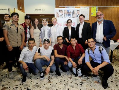 Am 3. Juli 2017 nahm Staatssekretärin Muna Duzdar an der Veranstaltung 1. Jahr Jugendcollege teil.