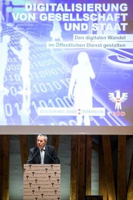 Am 4. Juli 2017 nahm Staatssekretärin Muna Duzdar an der Veranstaltung "Digitalisierung von Gesellschaft und Staat – die Transformation im öffentlichen Dienst gestalten" teil. Im Bild der GÖD Vorsitzende Norbert Schnedl.