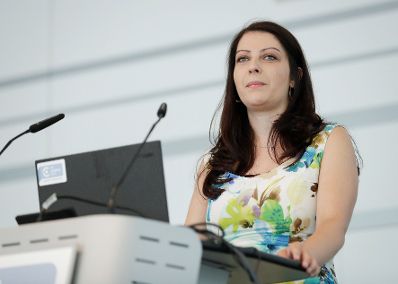 Am 6. Juli 2017 hielt Staatssekretärin Muna Duzdar (im Bild) eine Festansprache für die Absolventinnen und Absolventen der Studiengänge Public Management an der Fachhochschule Campus Wien.