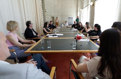 Am 11. Juli 2017 besuchte Staatssekretärin Muna Duzdar (im Bild) das Roma Medienausbildungsprojekt im ORF Funkhaus.