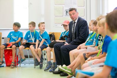 Am 17. Juli 2017 besuchten Staatssekretärin Muna Duzdar und Verkehrsminister Jörg Leichtfried einen Workshop der "KinderuniWien".