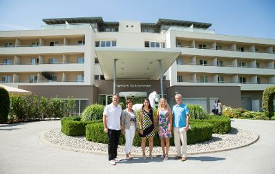 Am 18. August 2017 besuchte Staatssekretärin Muna Duzdar (m.) das Bundesland Steiermark. Im Bild bei "Hotel & Therme NOVA".