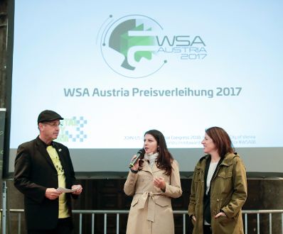 Am 21. September 2017 besuchte Staatssekretärin Muna Duzdar (m.) die Veranstaltung "Digital Days" im Wiener Rathaus.