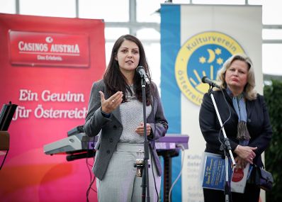 Am 23. September 2017 nahm Staatssekretärin Muna Duzdar (l.) am Fest der Roma teil.