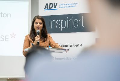 Am 5. Oktober 2017 hielt Staatssekretärin Muna Duzdar (im Bild) ein Impulsreferat beim Start-Up Event "ADV onstage – Reverse Pitching" der Arbeitsgemeinschaft Datenverarbeitung.