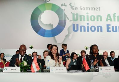 Am 30. November 2017 nahm Staatssekretärin Muna Duzdar (m.) am EU-Afrika Gipfel teil.