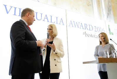 Am 18. April 2016 verlieh Staatssekretärin Sonja Steßl (m.) gemeinsam mit Landwirtschaftsminister Andrä Rupprechter (l.) den Viktualia Award 2016 für Best of Austria - Projekte gegen Lebensmittelverschwendung.