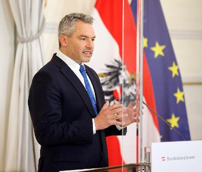 Am 7. Dezember 2021 gab Bundeskanzler Karl Nehammer (im Bild) eine Pressekonferenz im Bundeskanzleramt.