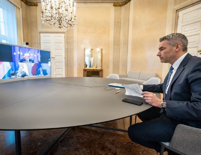Am 14. Dezember 2021 nahm Bundeskanzler Karl Nehammer an einer Videokonferenz mit Ratspräsident Charles Michel teil.