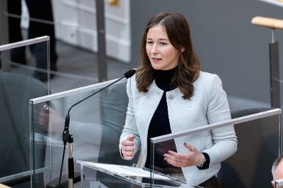 Am 21. Dezember 2021 nahm Staatssekretärin Claudia Plakolm (im Bild) an der Plenarsitzungen des Bundesrates teil.